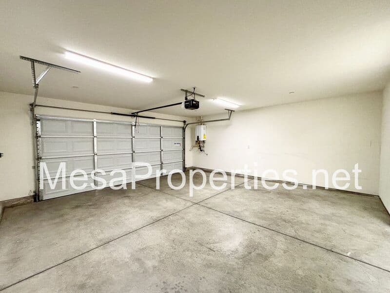Hesperia House: 9550 Tamarisk Ave.