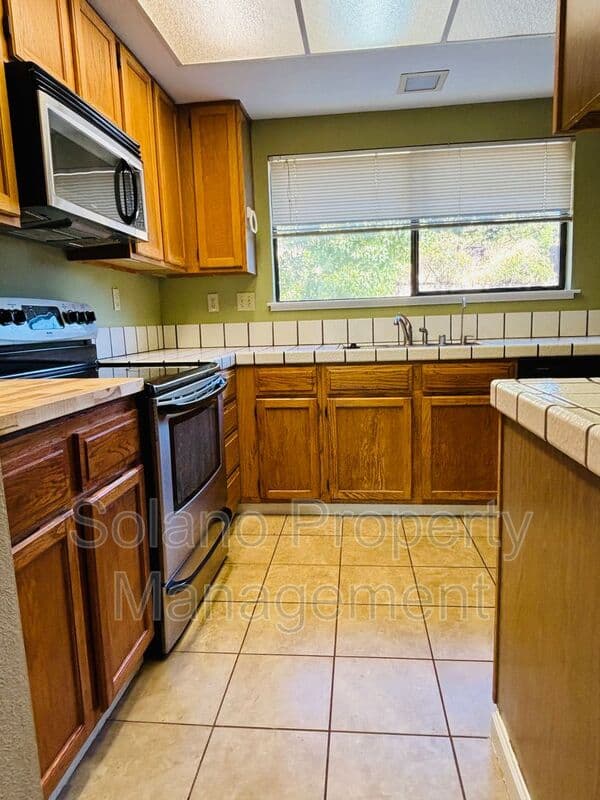 Fairfield House: 2444 Mainsail Ct.