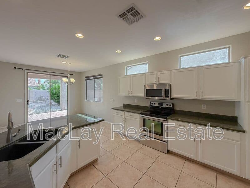 Chandler House: 203 W Cedar Dr