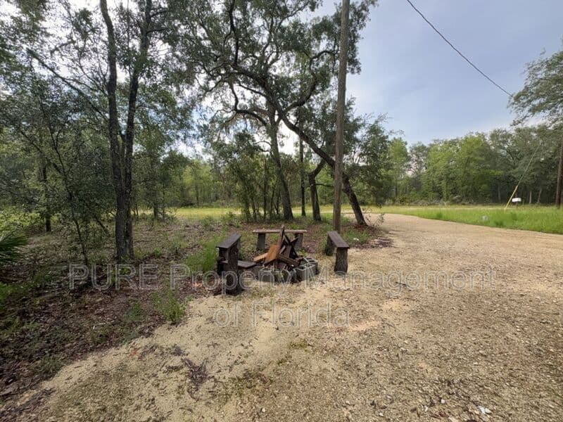 Williston House: 11330 NE 66th Lane
