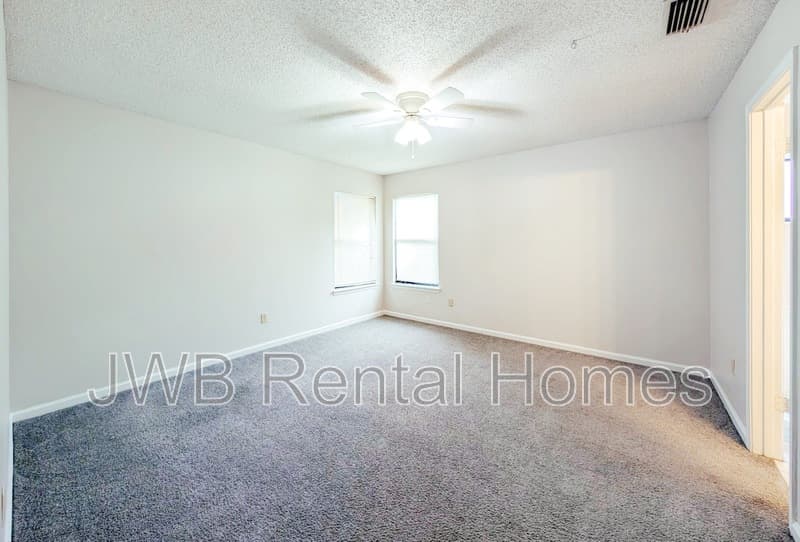 Jacksonville House: 2284 Destine Ln