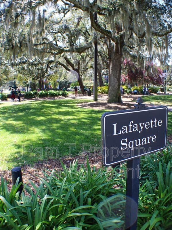 Savannah Condo: 321 Abercorn St.