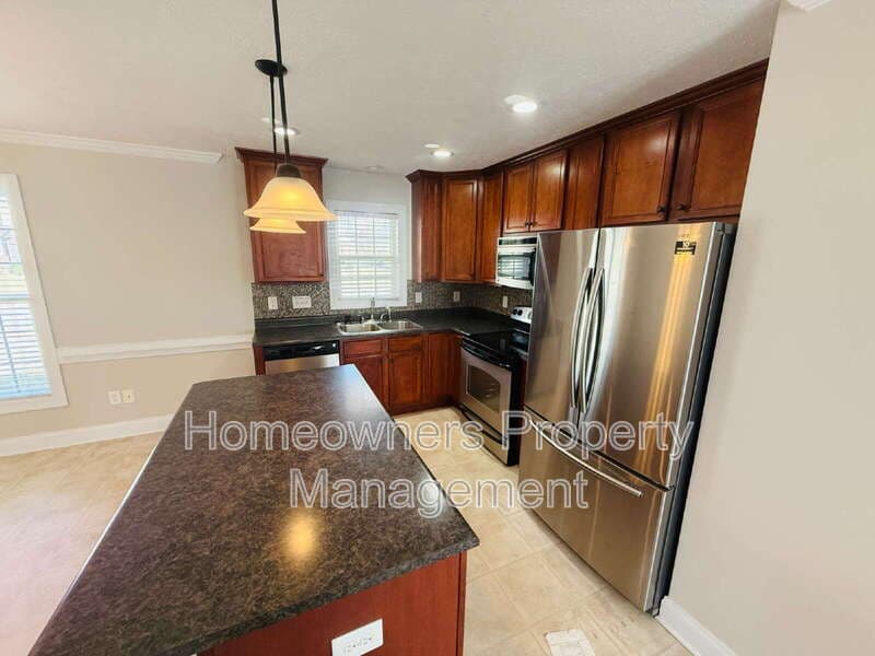 Hope Mills House: 5802 Kessinger Ct