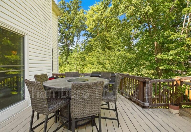 Woodbridge House: 3324 Eagle Ridge Dr