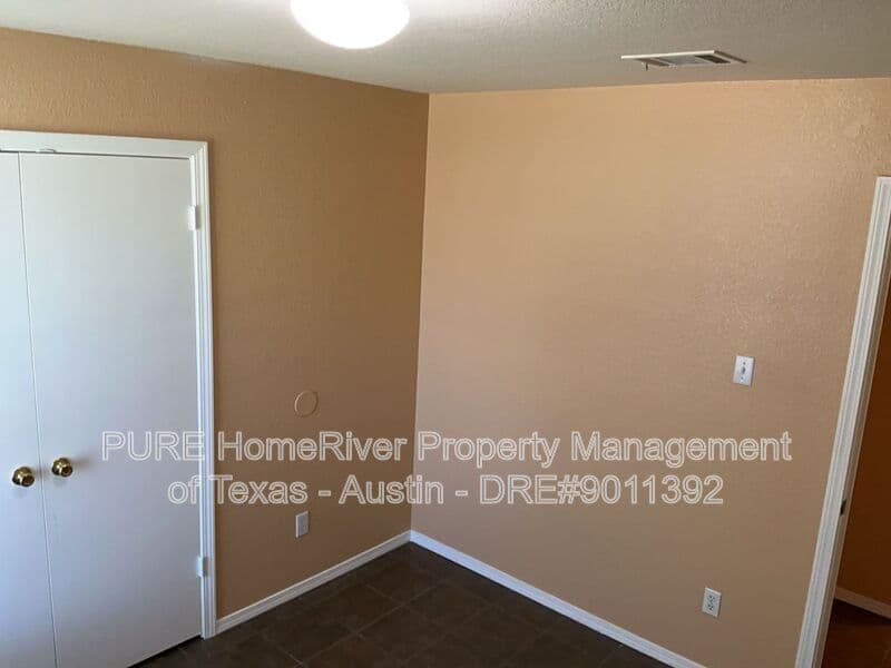 Round Rock Condo: 1001-A Christopher Ave