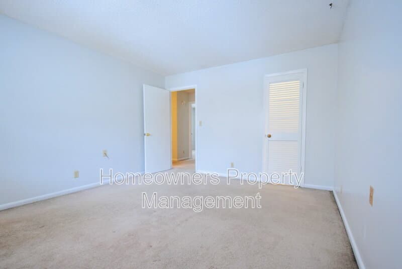 Fayetteville House: 599 Winding Creek Rd