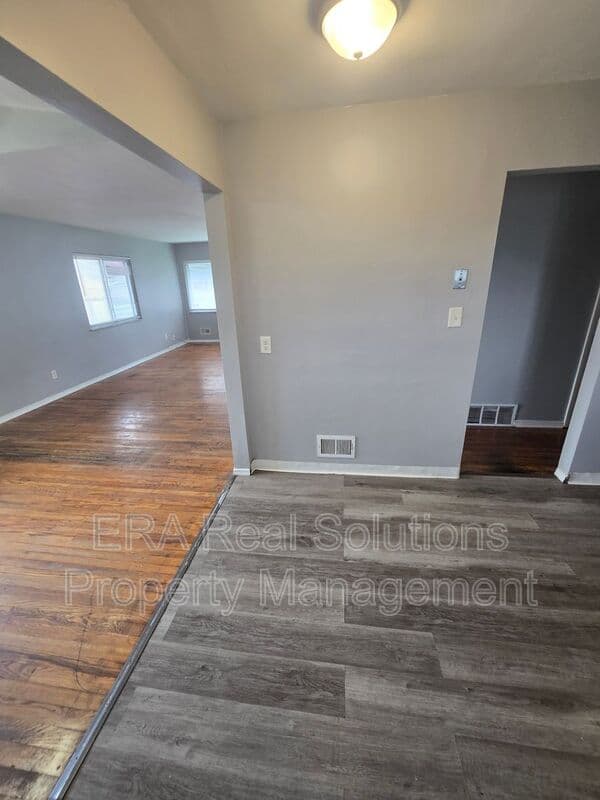 Columbus House: 1494 Selkirk Road