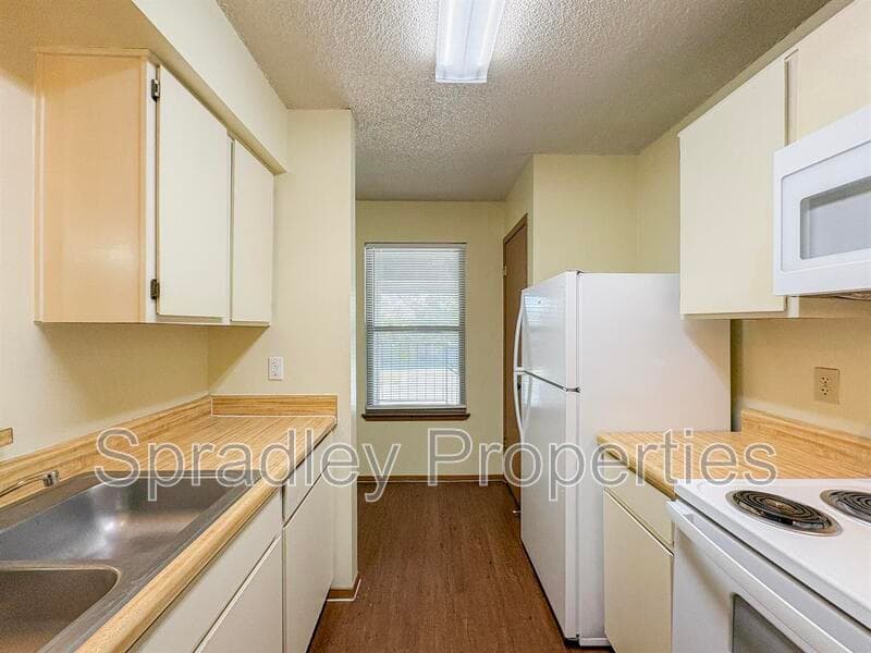 Troy Condo: 120 W Main St