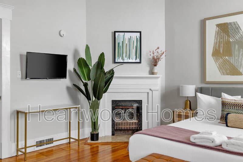 Columbia House: 921 Laurens Street