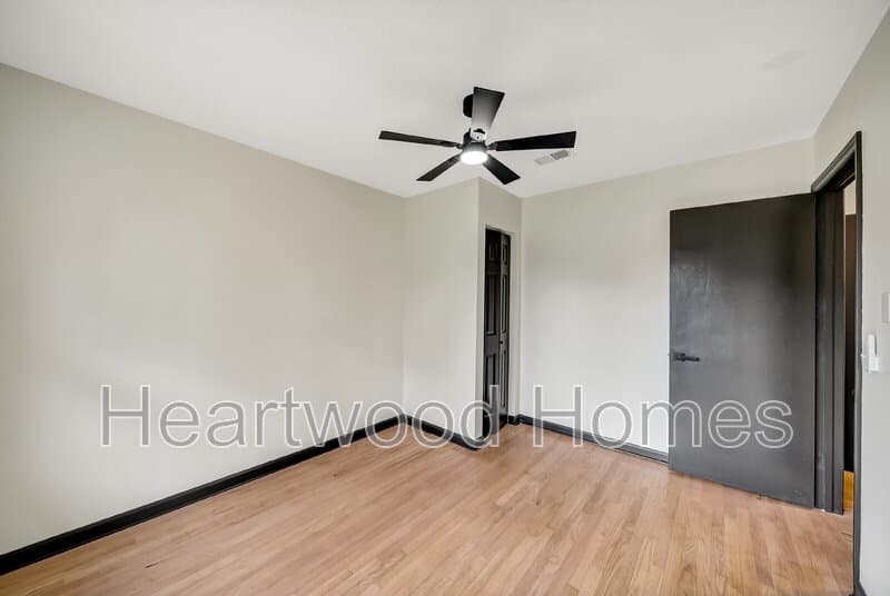 Columbia Condo: 1911 Cermack St
