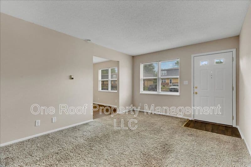 Harrisonville House: 701 Linwood Dr.