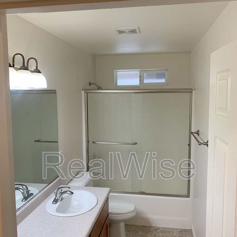 Grants Pass House: 1188 SW Derek Ln