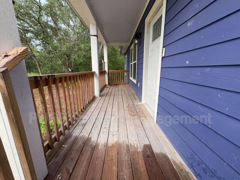 Williston House: 11330 NE 66th Lane