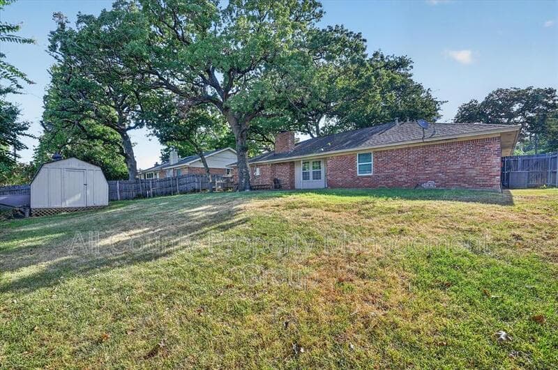 North Richland Hills House: 7217 Timberlane Drive