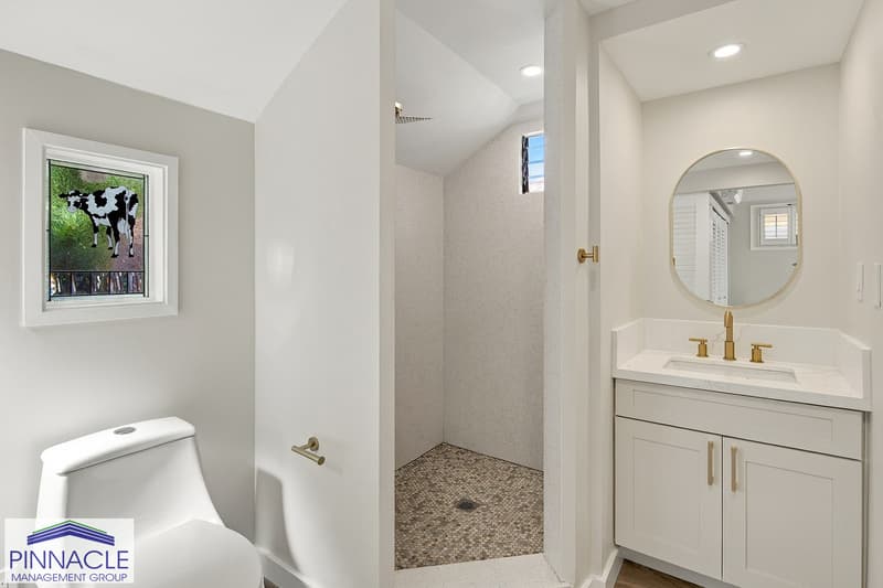 Honolulu House: 814-814A Kealaolu Avenue