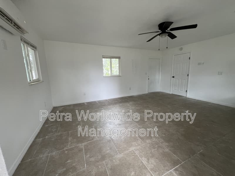 South Daytona Condo: 2290 South Palmetto Avenue - S1