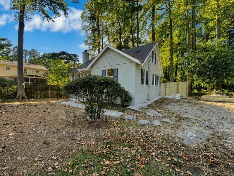 Atlanta House: 5602 Roberts Drive