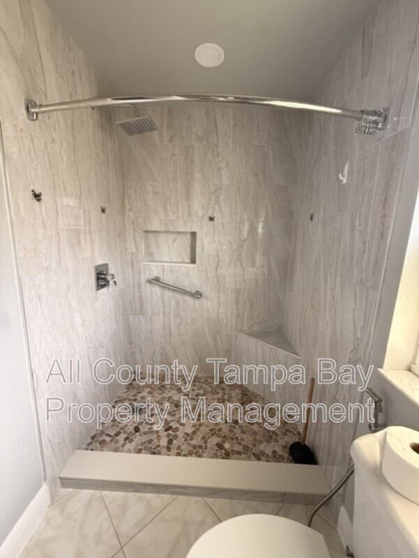 Riverview House: 11747 Lynmoor Dr