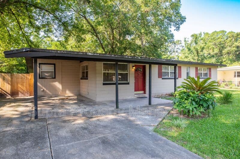 Jacksonville House: 6722 Frye Ave