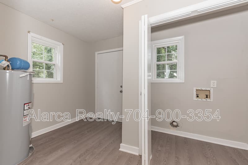 Charlotte House: 9333 Kendall Dr