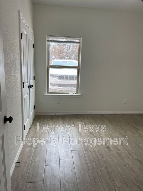 Cleburne House: 2321 CR 704 B