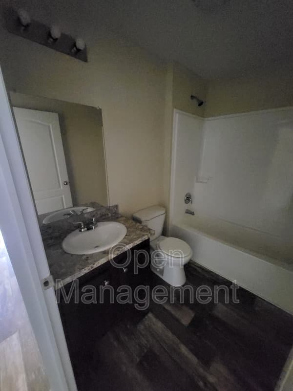 Louisville House: 3416 Kramers Ln