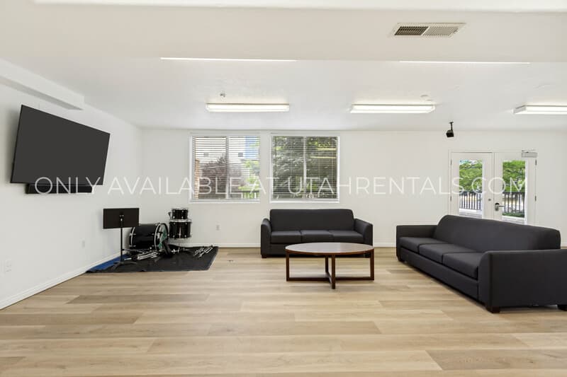Provo House: 884 E 700 N
