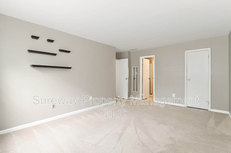 Sewell Condo: 727 Sedgewick Ct