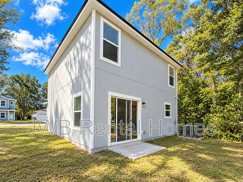 Jacksonville House: 2048 6th St W