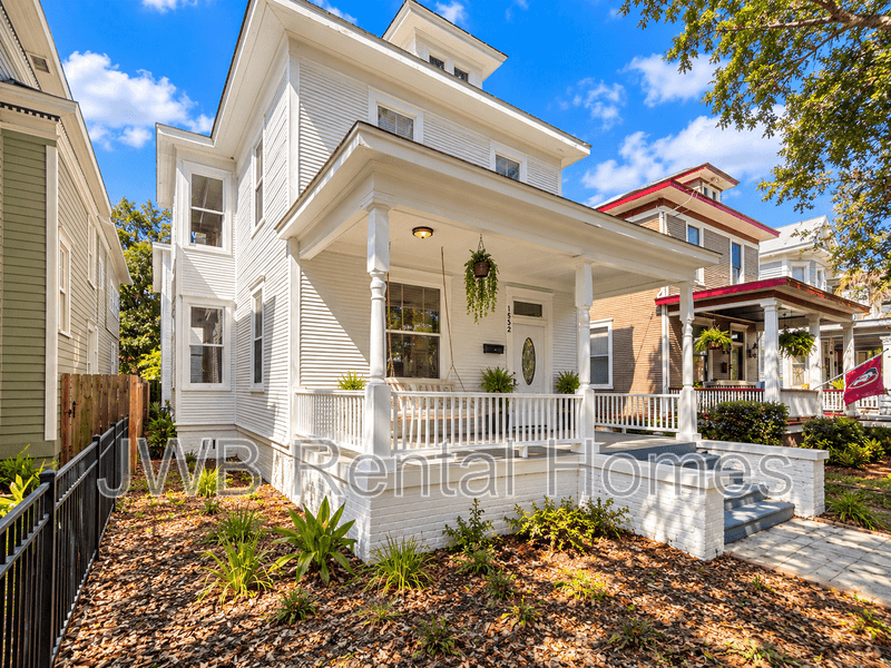 Jacksonville House: 1532 N Pearl St