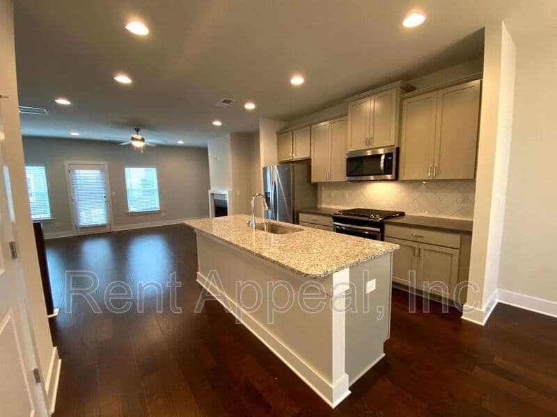 Doraville House: 3779 Oxford Circle