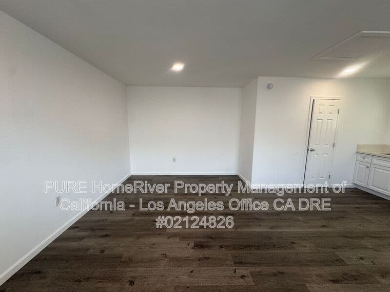 Lynwood House: 10977 1/2 Pope Avenue