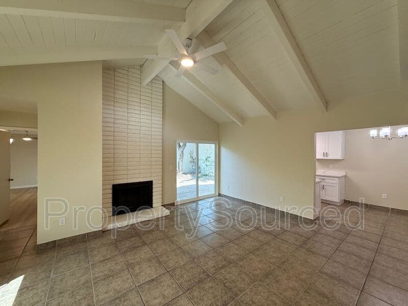Modesto House: 317 De Vega Ct