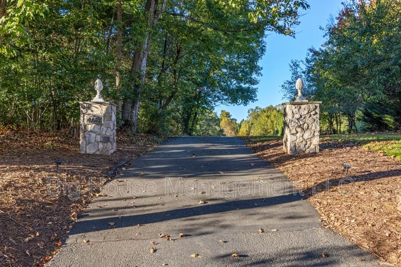 Sterling House: 47284 Grandview Pl
