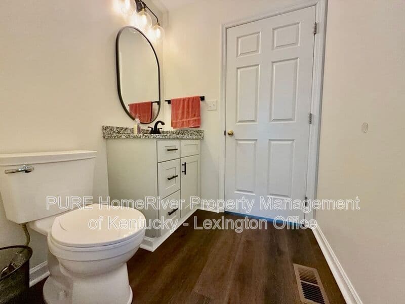 Lexington House: 3785 Broadmoor Dr
