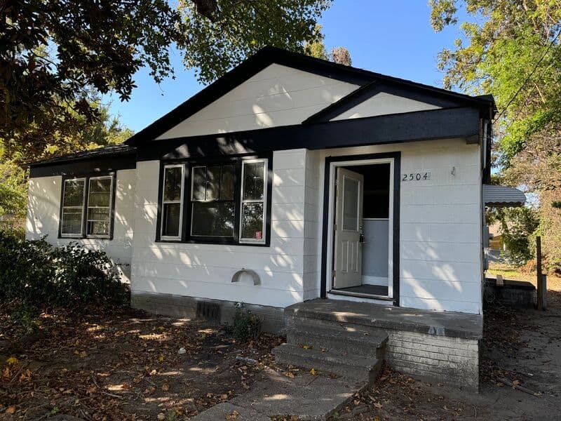North Charleston House: 2504 Primrose Ave.