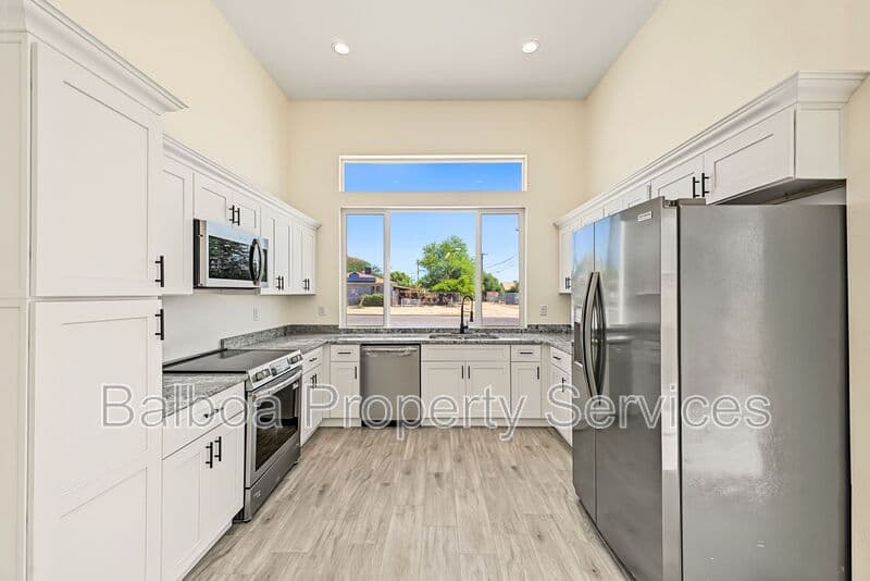 Buckeye Condo: 212 2nd Ave E