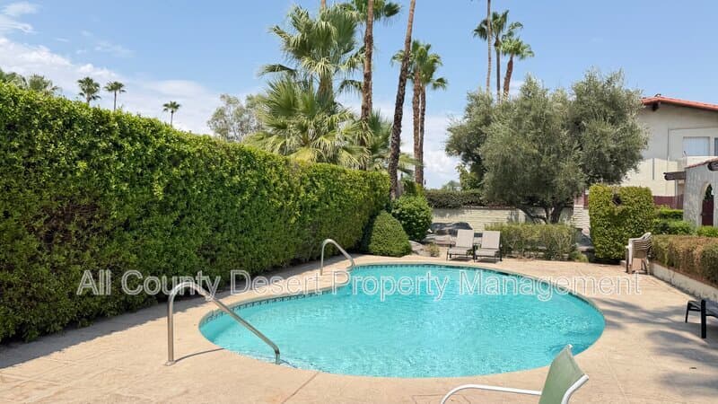 Palm Springs Condo: 550 El Cielo Road