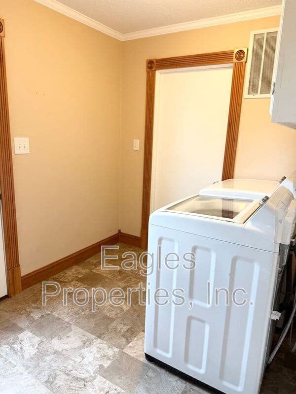 Dudley House: 1380 GENOA RD