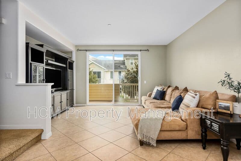 Irvine House: 315 Silk Tree Street