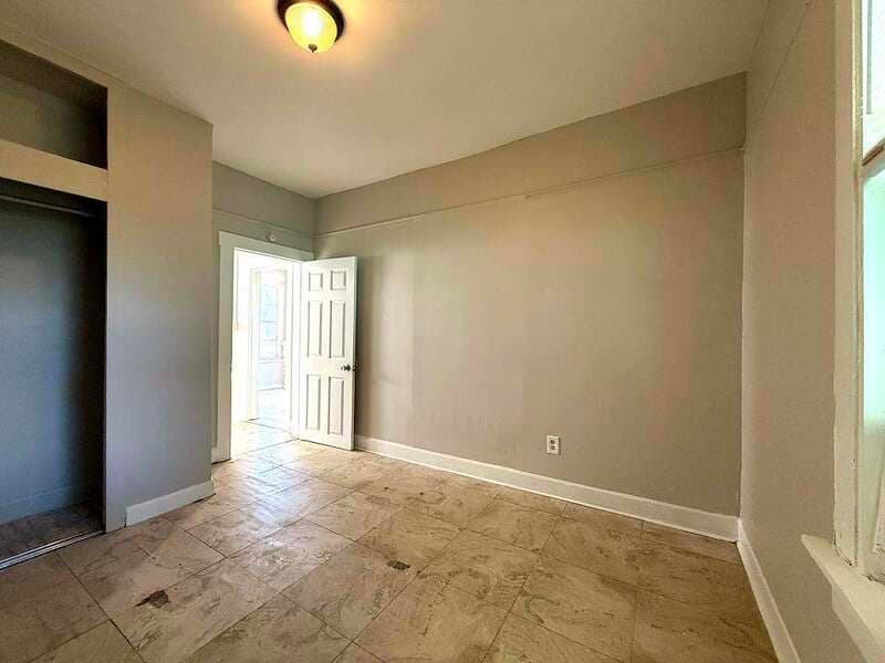 St. Petersburg House: 975 13th Avenue South