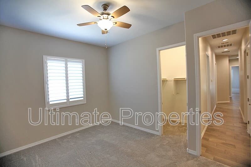 Peoria House: 30104 N 116th Ln