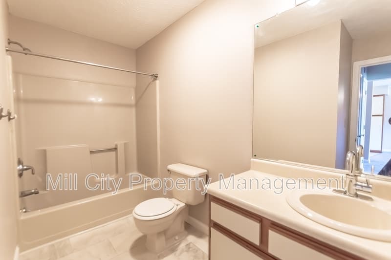 Manchester Condo: 1991 Bodwell Road