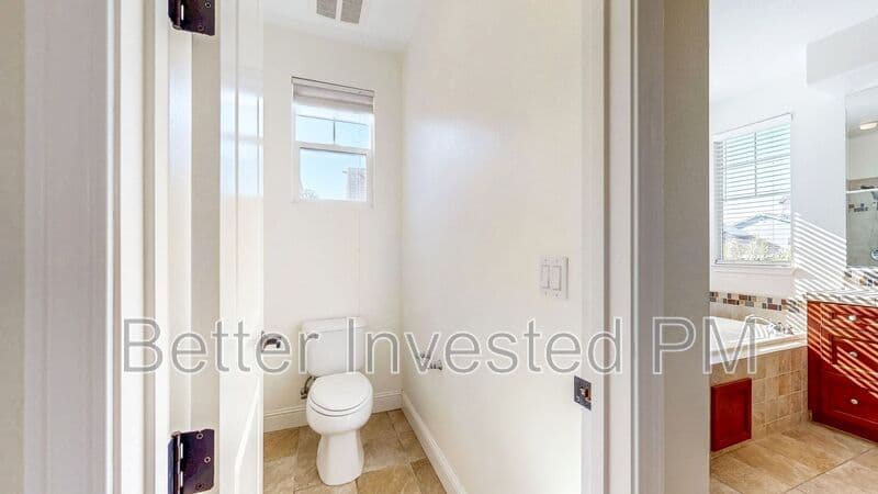 Santa Rosa House: 1363 Gordon Ln