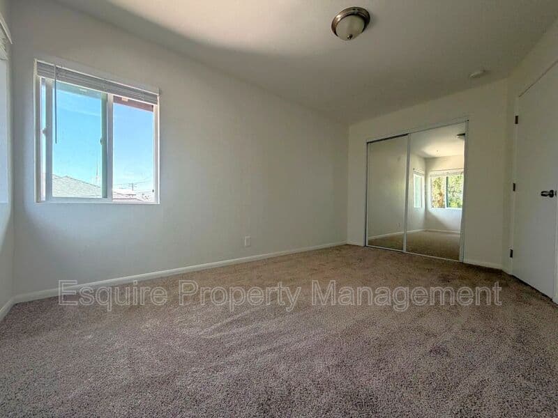 OXNARD Condo: 327 W. HILL ST.