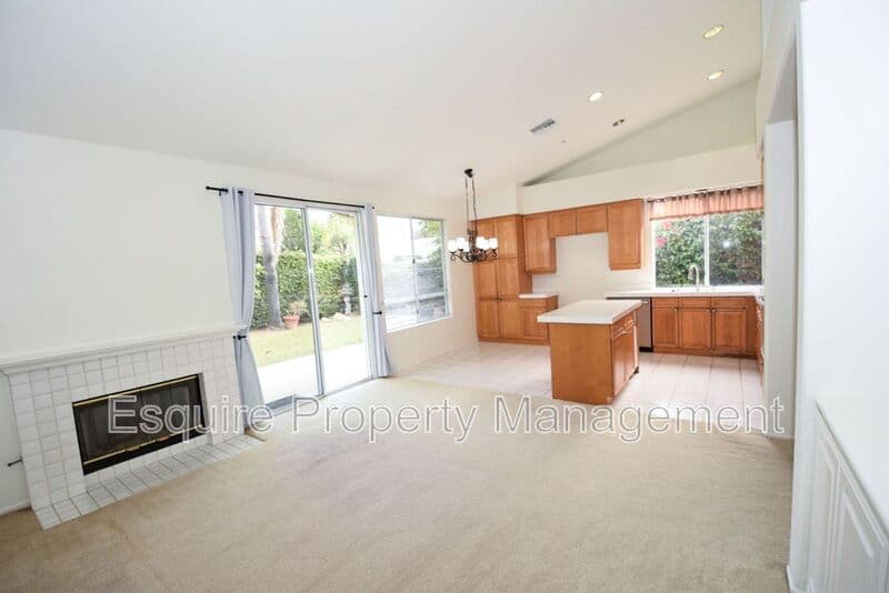 OXNARD House: 1821 LA QUINTA LN