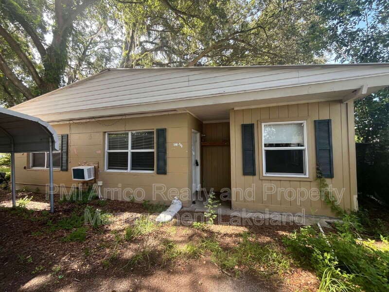 Plant City House: 305 1/2 E Tomlin St