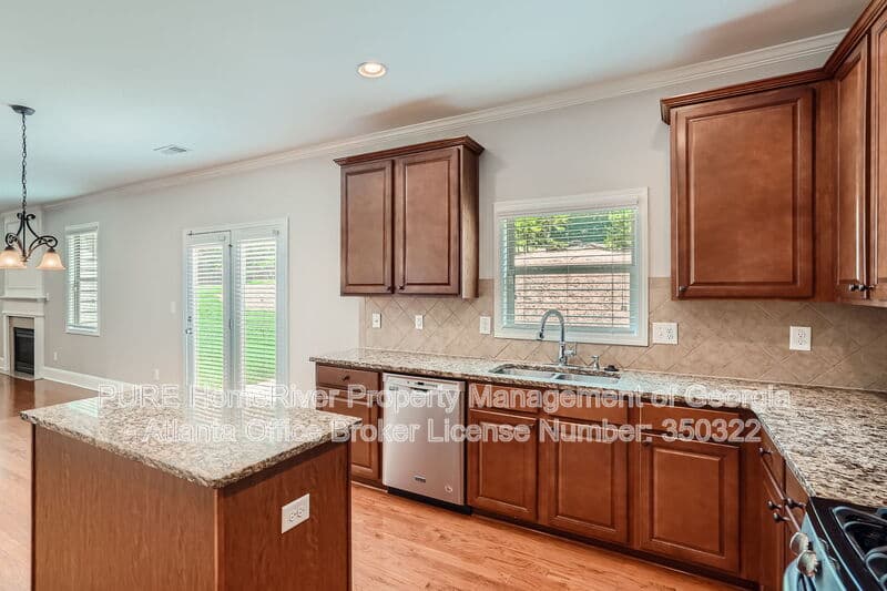 Suwanee House: 1610 Burgess Trl