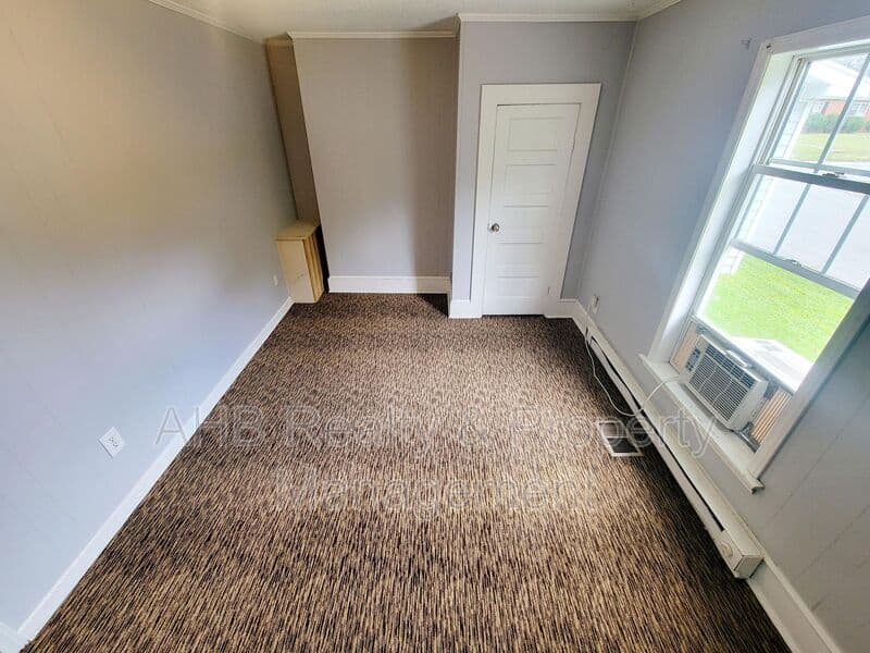 Burlington House: 821 Grace Avenue