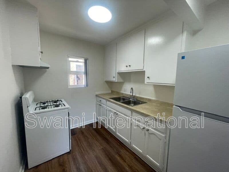 Los Angeles Condo: 10970 S. Figueroa St.
